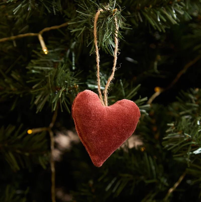 Enfeite Coração Veludo Terra 8cm